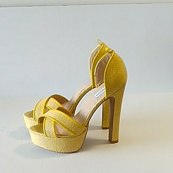 Steve Madden Peep Toe Canary Pumps! EUC! - Picture 2 of 5